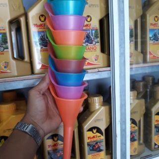 Phễu thay nhớt. Quặn đổ nhớt.