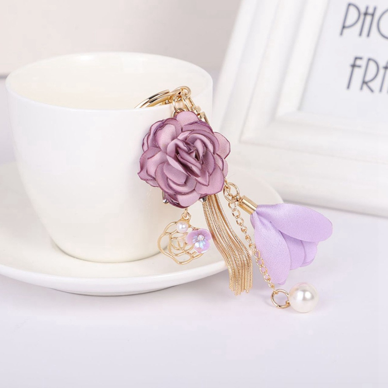 Móc Khóa Tua Rua Phối Hoa Hồng Và Ngọc Trai Thời Trang