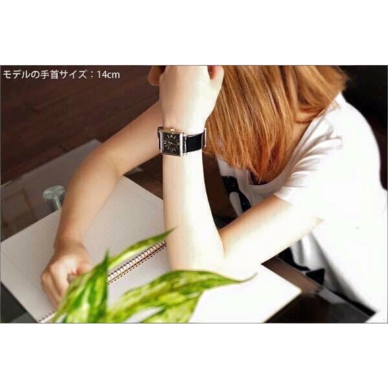 Đồng hồ Nữ Marc Jacob dây da đen mặt vuông case 30mm