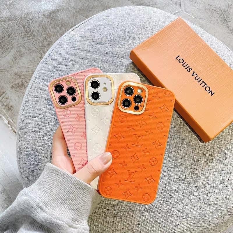 ốp lưng IPHONE L V VIỀN CAMERA MẠ IN DẬP LOGO CẠNH VUÔNG