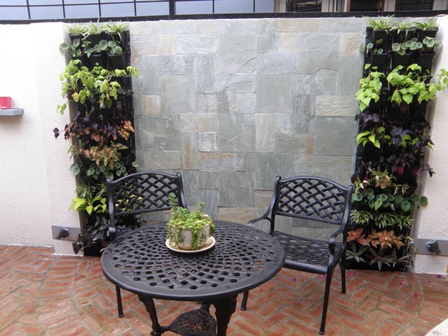 Bộ chậu trồng cây trên tường kích thước 53x16x15cm (đen)