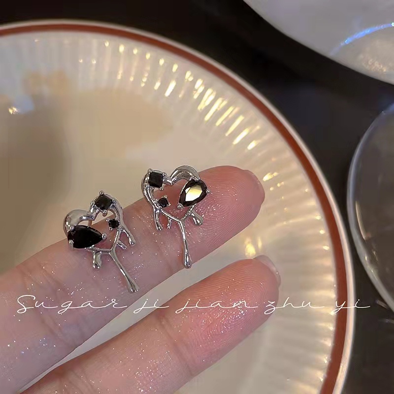 Đôi khuyên tai DODDER hình trái tim màu bạc thời trang cho nữ