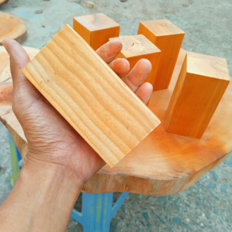 khối gỗ hình chữ nhật 6 cm x 12 cm
