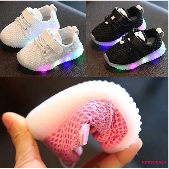 Giày thể thao có đèn LED cho trẻ sơ sinh