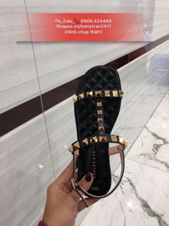 Sandal bệt đinh tán Chales & Keith.