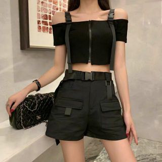 Set đồ đen hot girl phong cách ulzzang - Áo croptop trễ vai cài quai ngắn tay - Quần short / jogger kèm belt