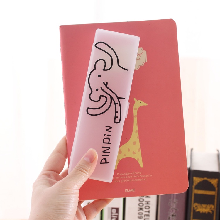 Hộp bút nhựa trong màu trắng hình dễ thương