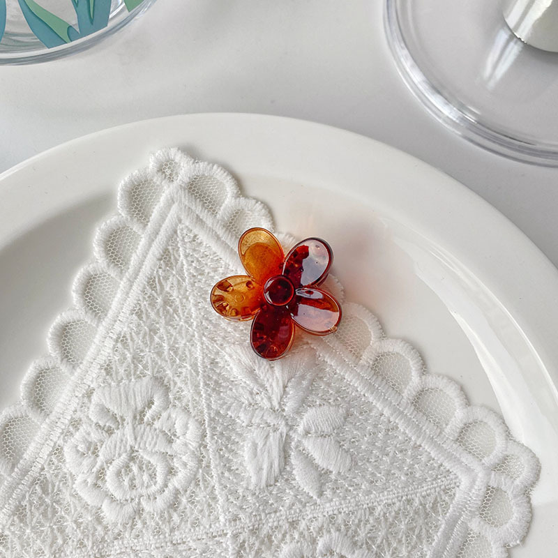 Kẹp Tóc Nhựa Đính Hoa Màu Trong Suốt