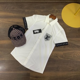 Sơmi cộc tay LV viền cổ tay thêu logo đính đá cực sang