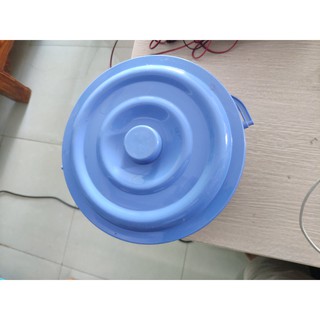 Xô có nắp màu xanh