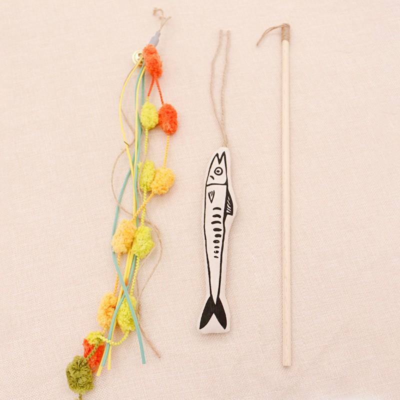 Cần câu đồ chơi gỗ kèm gấu bông Noel cho mèo