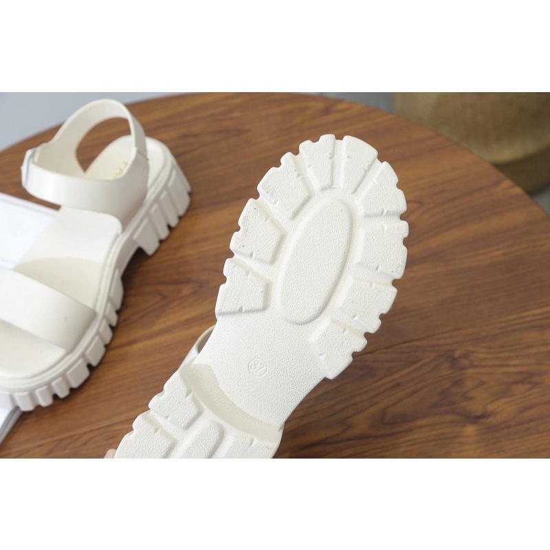 Sandal nữ Ulzzang 2 quai 5cm đế cao hai màu đen trắng
