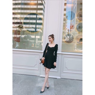 Đầm đen xòe cổ vuông