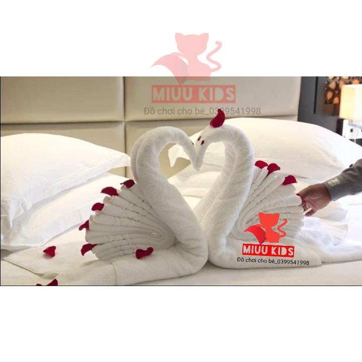 Khăn Tắm Trắng Gấp Hạc Phòng Tân Hôn