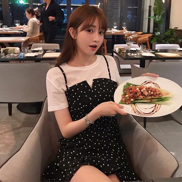 Set áo thun ngắn tay màu trơn + váy chấm bi thời trang cho nữ | BigBuy360 - bigbuy360.vn