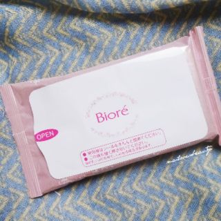 Khăn Giấy Tẩy Trang Biore