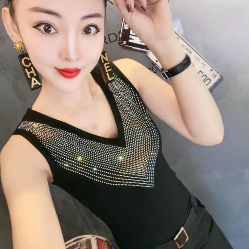 Áo Hai Dây Dáng Ôm Cổ Chữ V Đính Đá Thời Trang Xuân Hè Năm 2021 | BigBuy360 - bigbuy360.vn