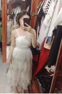 Đầm trắng dự tiệc