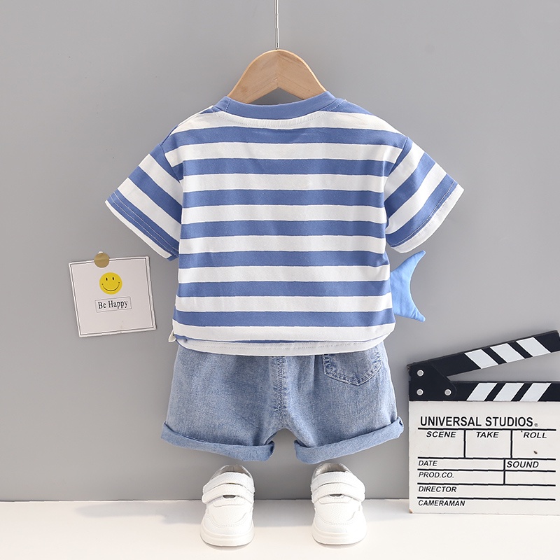 Bộ Áo Thun Ngắn Tay Cổ Tròn Kẻ Sọc + Quần Short Denim In Hình Cá Mập Ba Chiều Thời Trang Mùa Hè Dành Cho Trẻ Size 80-120cm