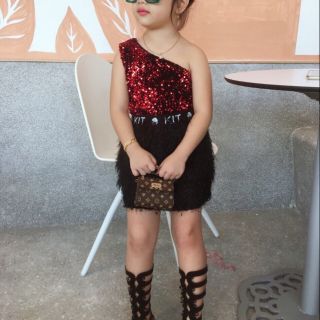 Set váy kèm áo bé gái. Hàng thiết kế. Váy đen và áo đỏ vải bao đẹp. Size 28-38kg . váy tua rua áo đính kim sa...........