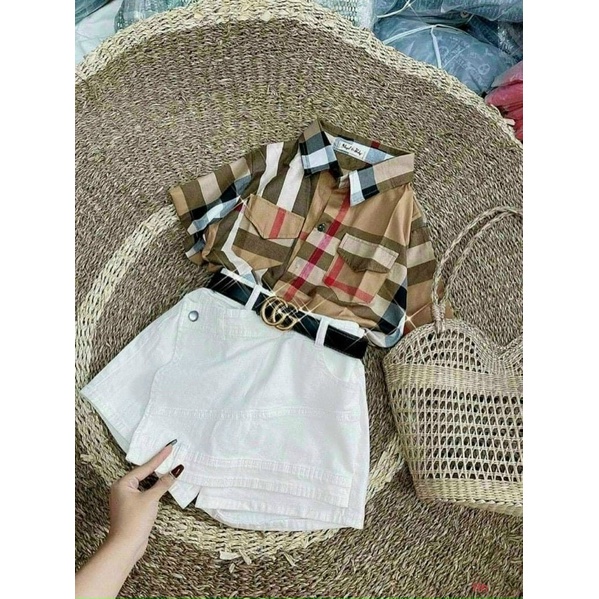 Áo sơ mi CARO  tay ngắn nữ hình thật UN - Thiên Yết