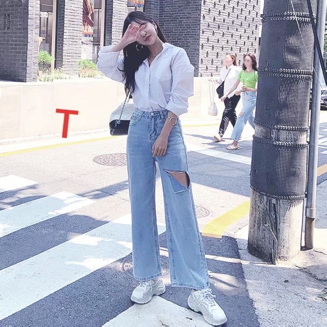 Quần jeans ống rộng rách xẻ đùi Tr&amp;Đ