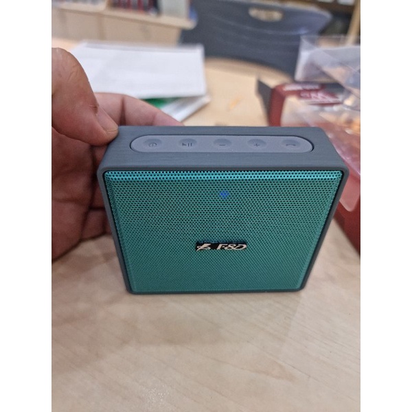 Loa bluetooth  Fenda W5 chính hãng  qua sử dụng 98% có trầy