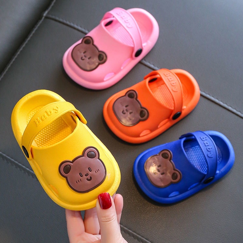 Dép sục có quai chống trơn trượt hình gấu cho bé
