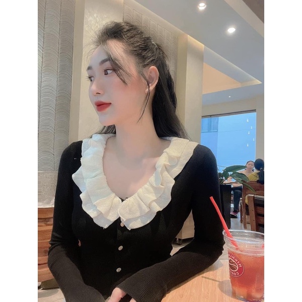 ÁO TRỄ VAI CỔ BÈO TRẮNG