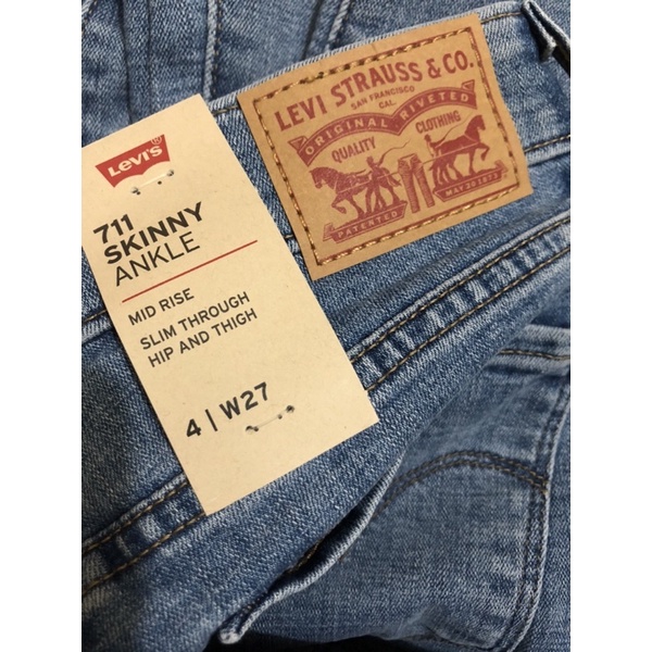 Quần Jeans Levi’s chính hãng nữ  Size 27 & size 30.