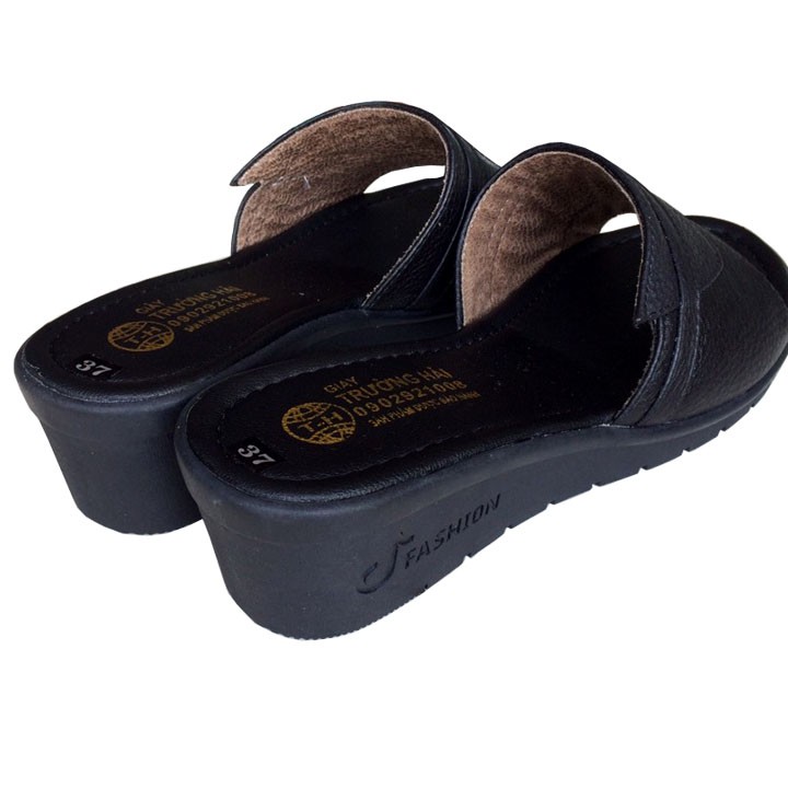 Dép nữ quai ngang da bò màu đen Trường Hải đế xuồng cao 5cm măt đế không trơn  QNN0262