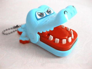 CREATIVE CROCODILE Đồ Chơi Cá Sấu Cắn Tay