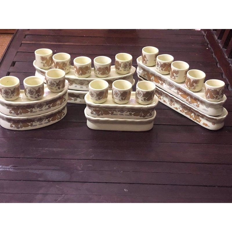 Kỷ Thờ Men Vàng