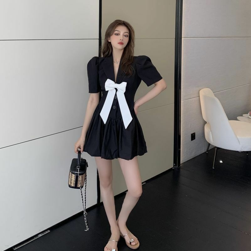 Đầm dáng xinh cổ V tay bồng dáng ngắn | BigBuy360 - bigbuy360.vn