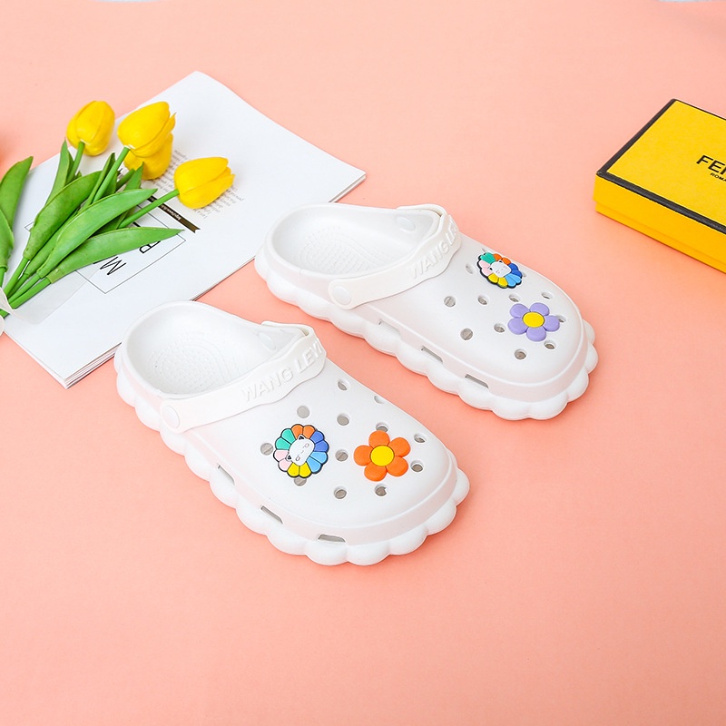 Dép Bít Mũi Đế Dày Đục Lỗ Hở Ngón Chống Trượt Dễ Thương Cho Nữ