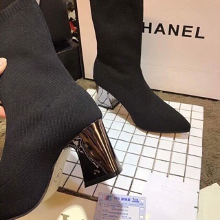 Boots cao cổ gót vuông