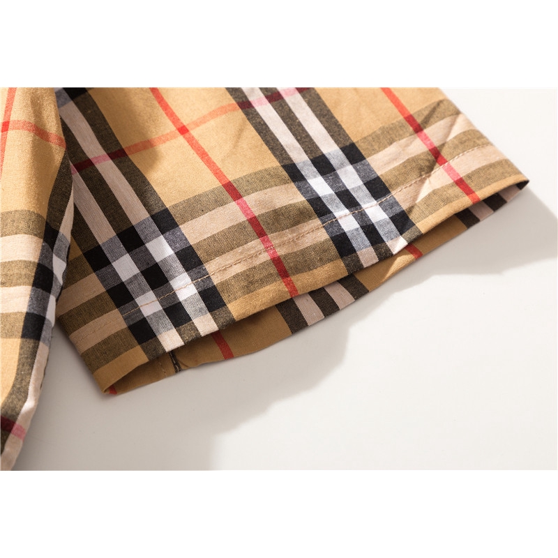 Áo Thun Tay Ngắn In Chữ Burberry Cho Cặp Đôi