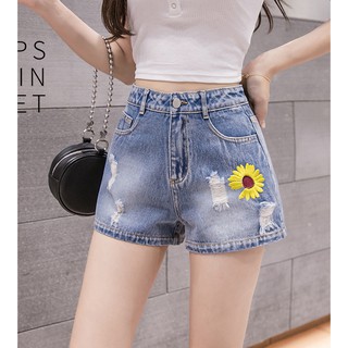 Quần đùi bò cạp thêu họa tiết hoa cúc | quần jeans nữ