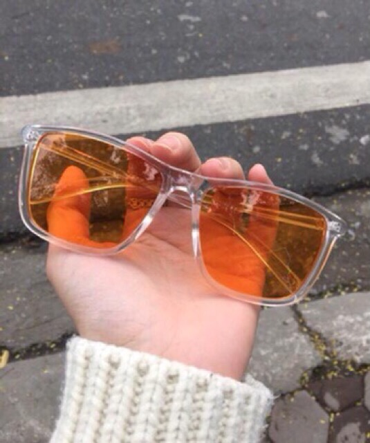 Kính Tây trong nhiều màu | BigBuy360 - bigbuy360.vn