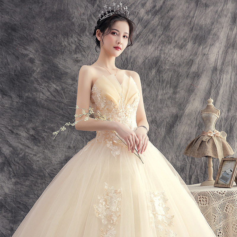 Váy cưới cô dâu phong cách mới rượu sâm banh khí chất bãi cỏ mộng mơ thời trang váy cưới bên bờ biển