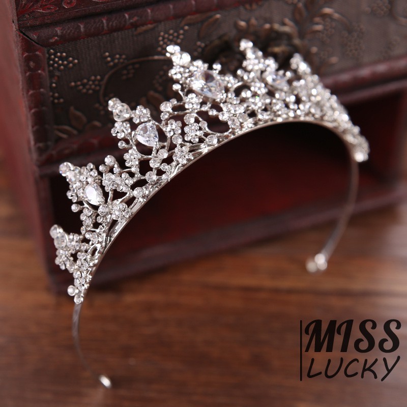 Vương miện kiểu dáng thời trang sang trọng cho cô dâu