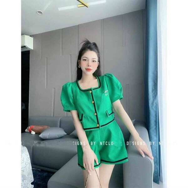 Set đồ nữ sang chảnh cá tính, đồ bô nữ dễ thương đi chơi với áo kiểu nữ thiết kế cổ vuông tay phồng kèm quần short ngắn