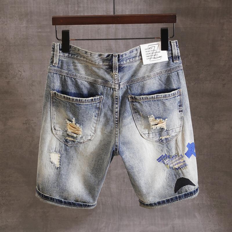 Quần jeans lửng thêu hoa văn sành điệu dành cho nam