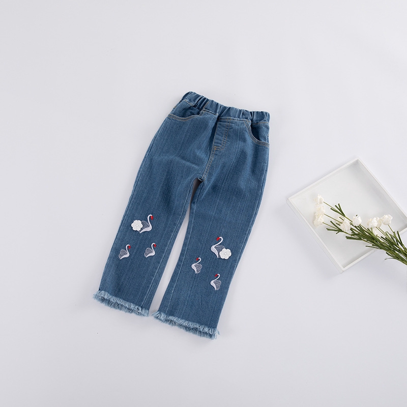 Quần Jeans Ống Loe Thêu Hoa Cho Bé Gái