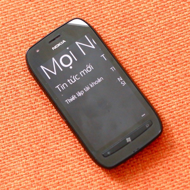 Điện thoại cổ Nokia Lumia 710 zin chính hãng.