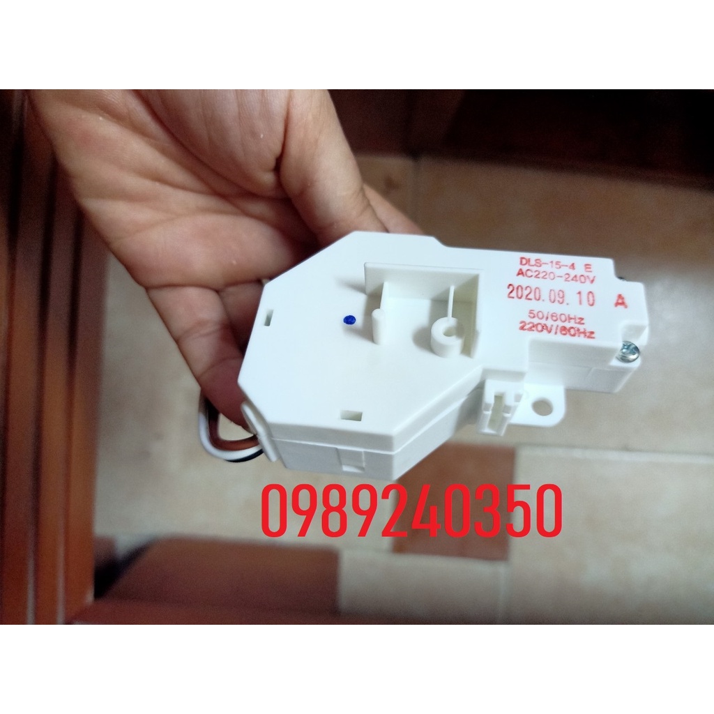 Công tắc khóa cửa máy giặt Toshiba AW - DC1000CV chính hãng