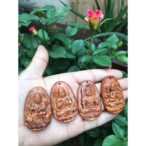 Mặt Phật bản mệnh đeo cổ hoặc mang theo bên người gỗ nu huyết long