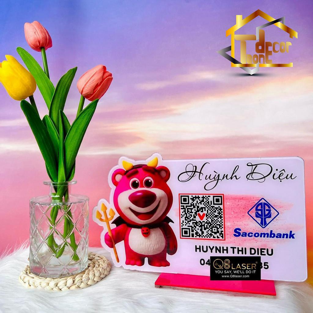 Bảng mica in Mã QR COD theo yêu cầu, in mã qr để bàn màu hồng cute.