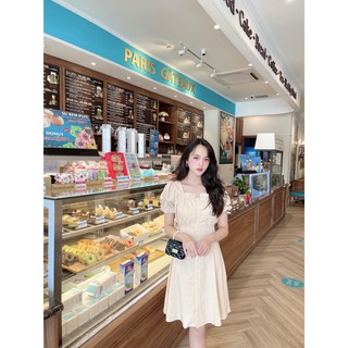 Váy Trắng cổ vuông