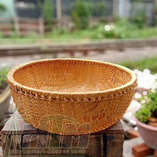 Thúng tre nâu hun khói.